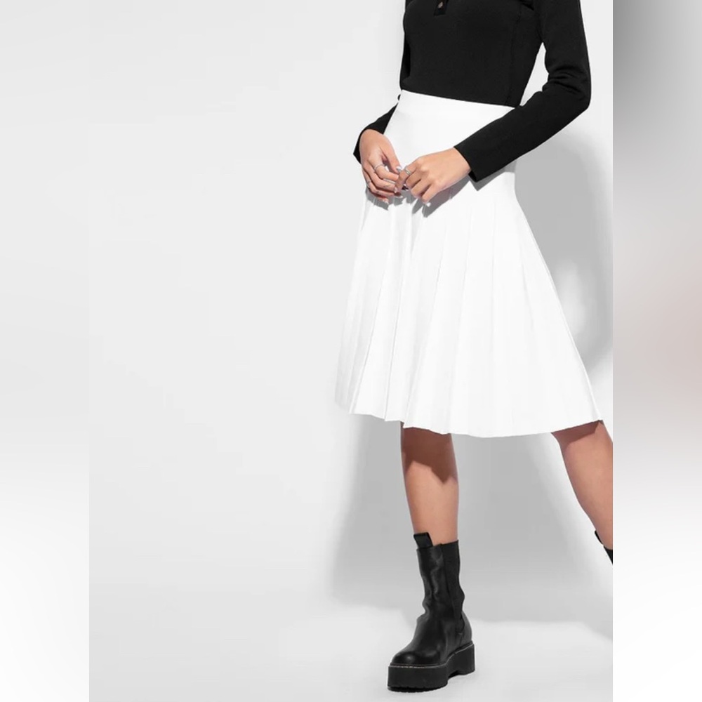 Aleeza Paris 19” white pleated Skirt NWT XS